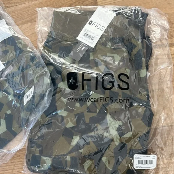 BNWT Camo FIGS size small - Picture 3 of 3